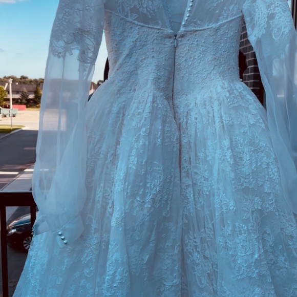 A VINTAGE VERA WANG WEDDING DRESS - Picture 6 of 7